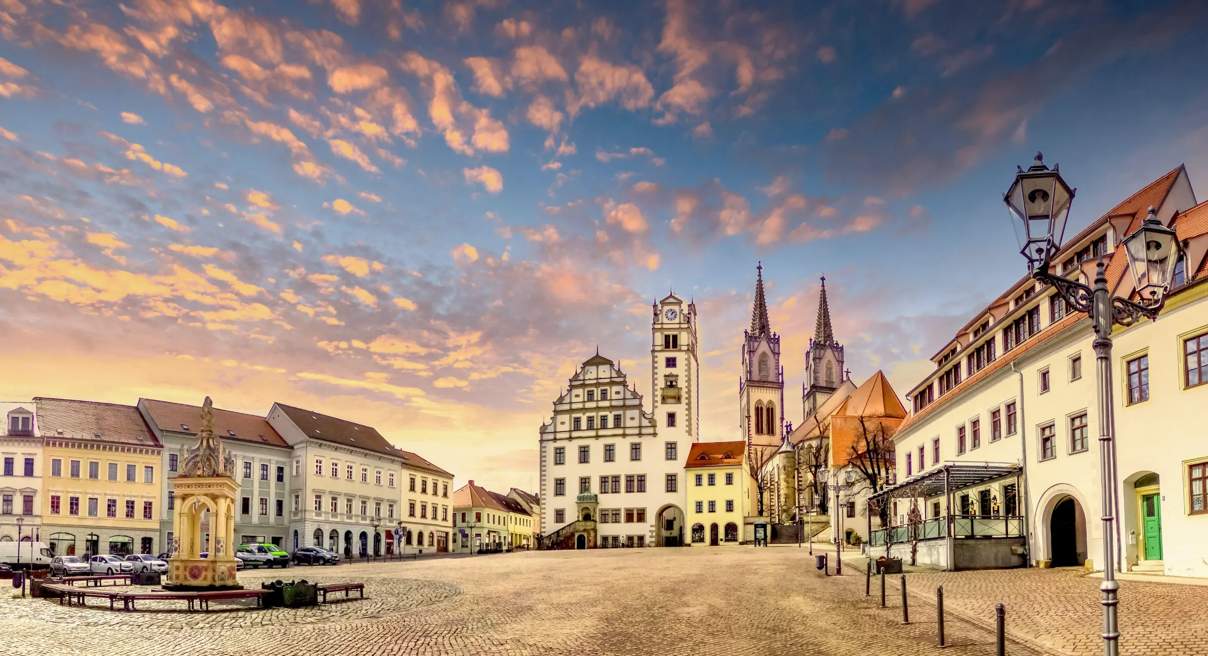 Marktplatz Oschatz mit Blick auf die Stadtkirche St. Aegidien